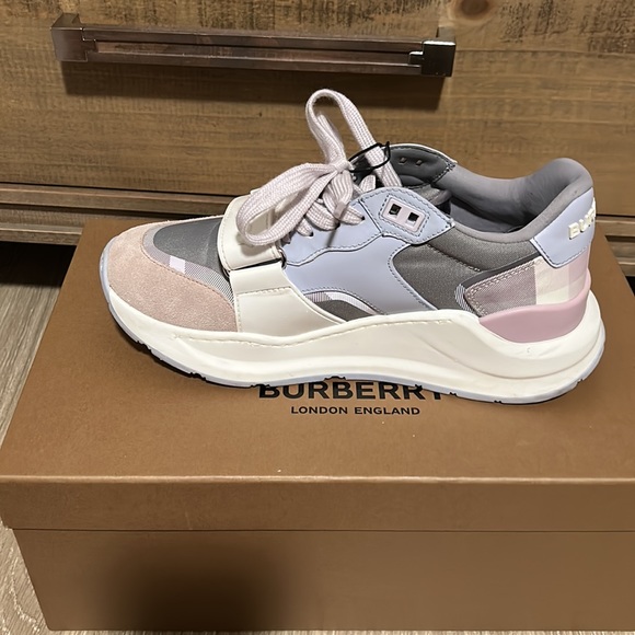 Burberry Ramsey Low Top Sneaker - Picture 9 of 12